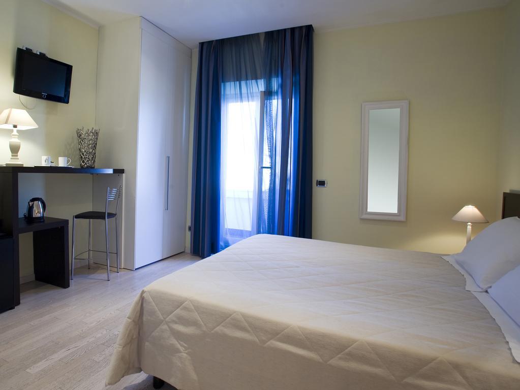 Pascucci Al Porticciolo Hotel Fiumicino Exterior photo